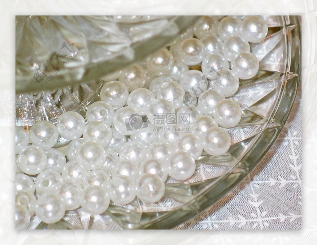 银白的的珍珠首饰