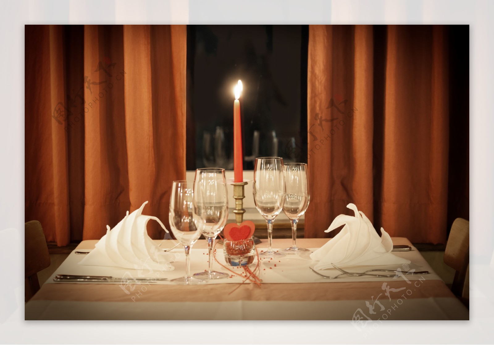 浪漫烛光晚餐布置图片