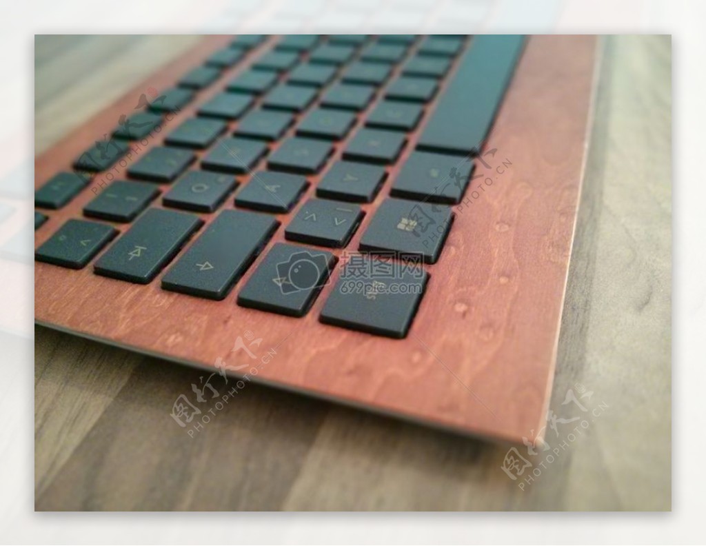 木纹样式的键盘