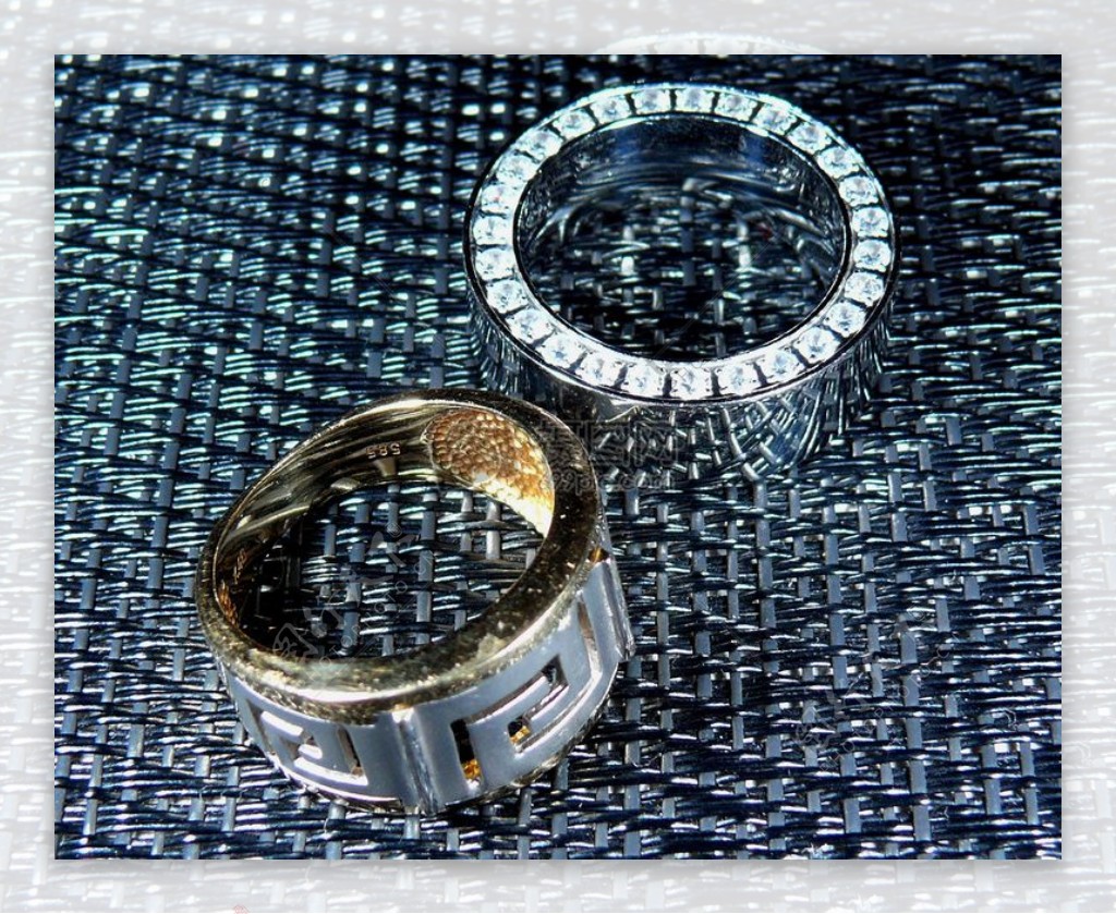 新人的结婚戒指