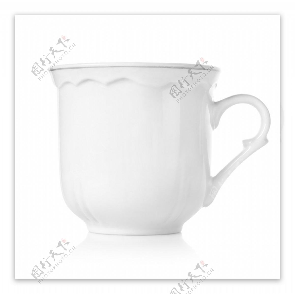 白色陶瓷茶杯