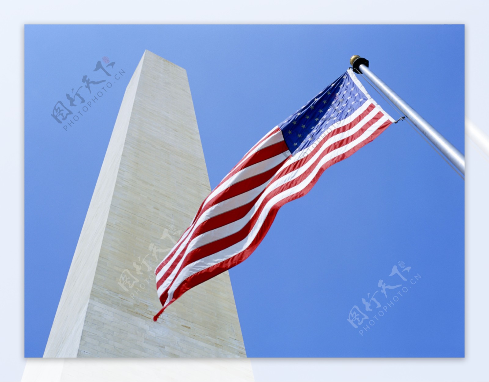 美国高楼建筑与美国国旗图片