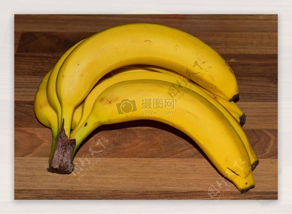 桌面上的香蕉
