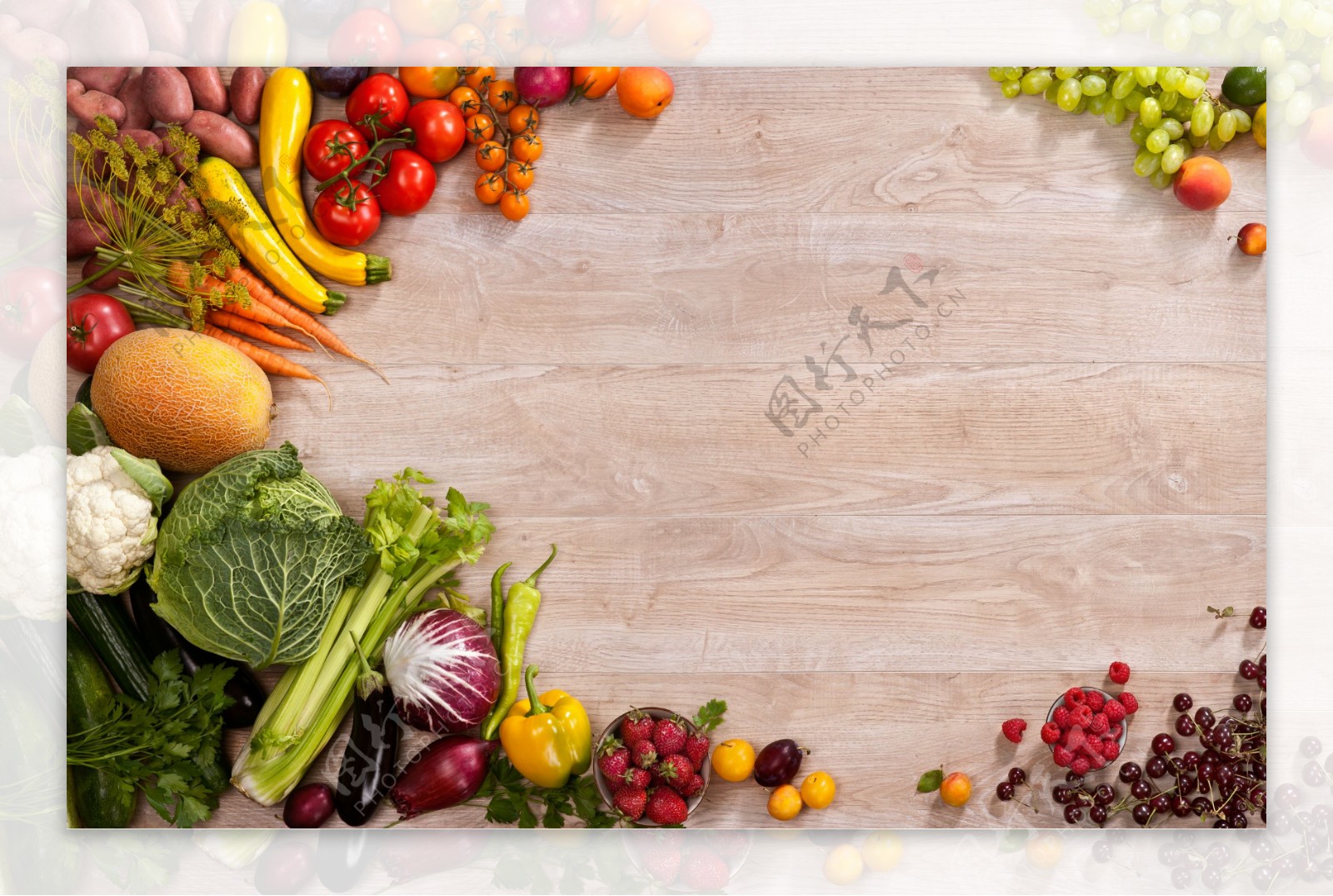 木板上的蔬菜与水果边框图片