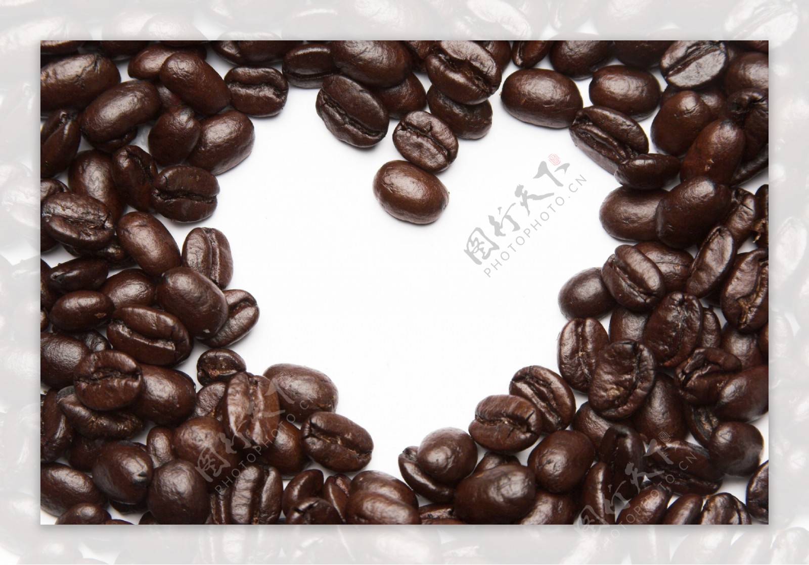 黝黑咖啡豆图片