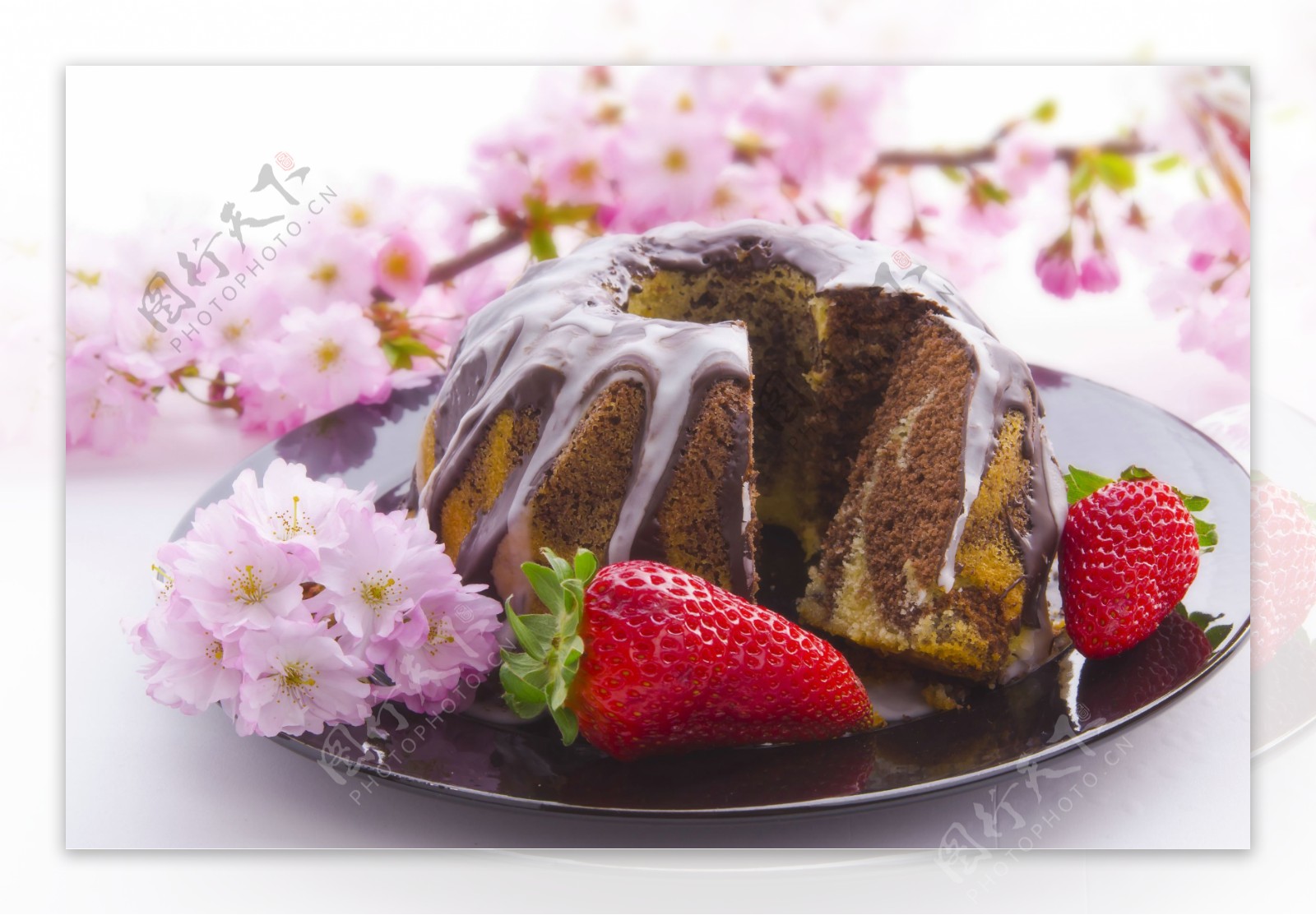樱花草莓与蛋糕图片