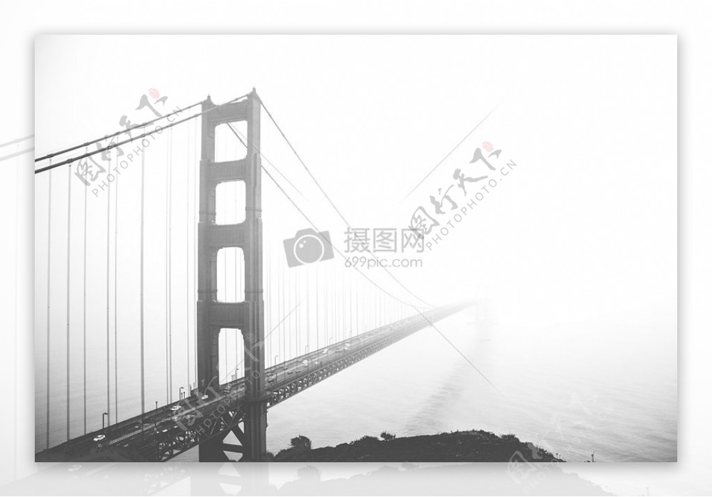 黑色和白色桥雾悬挂桥梁长的桥梁巨大建筑皇室自由图像