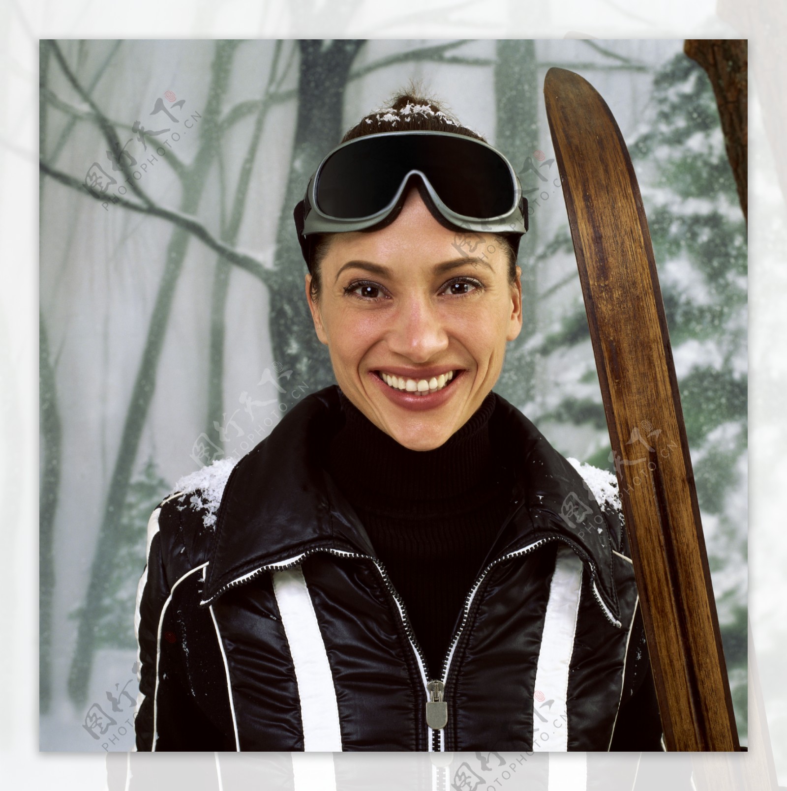 滑雪的外国女人图片