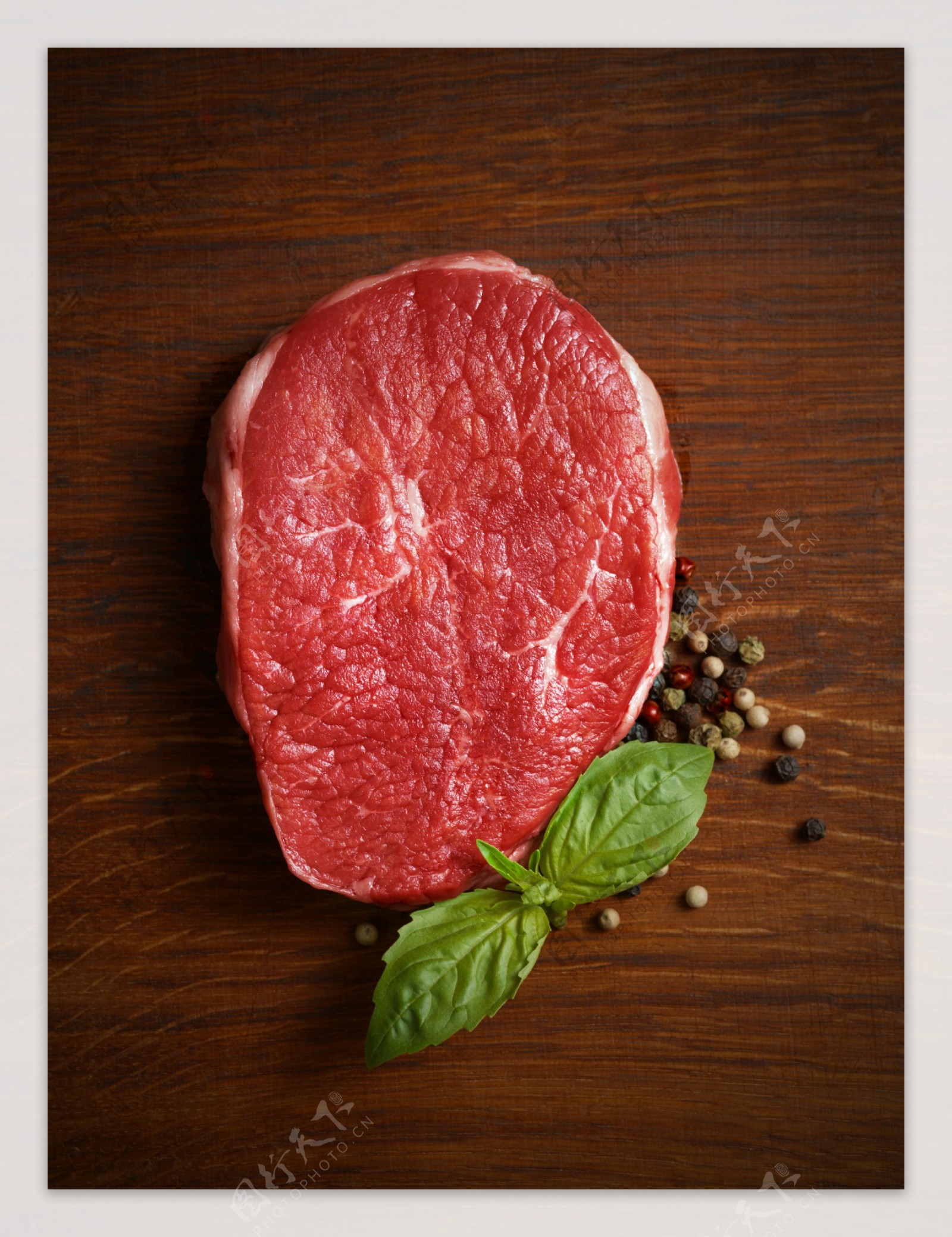 新鲜肉与香料图片
