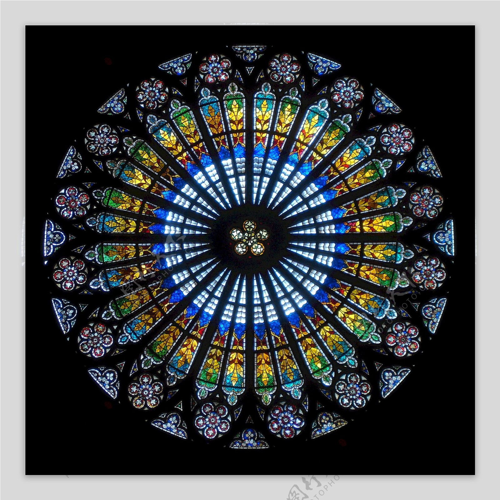 教堂彩色玻璃窗图片