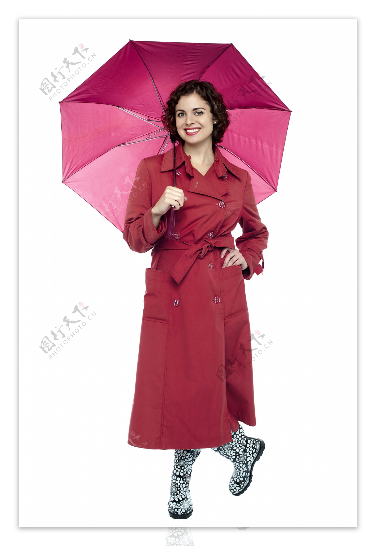 打着雨伞的穿风衣美女图片