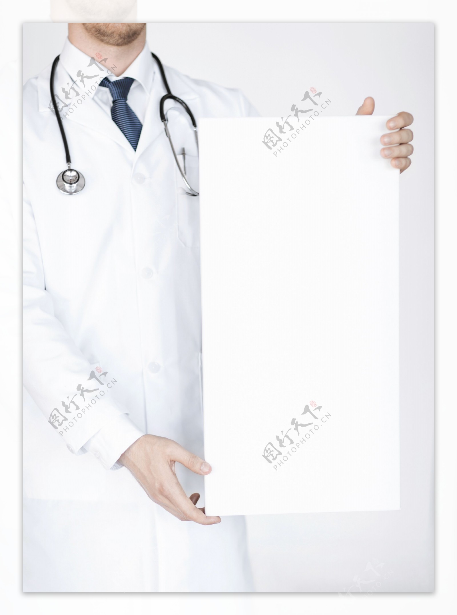 拿着白板的医生图片