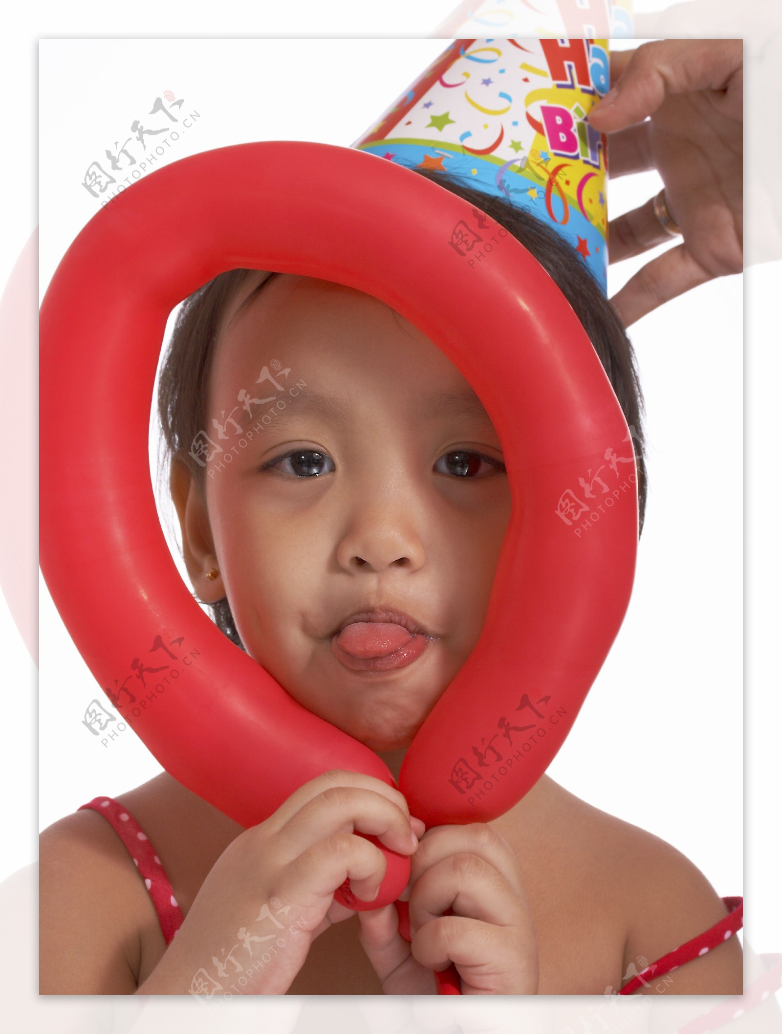 孩子的脸在一个生日聚会