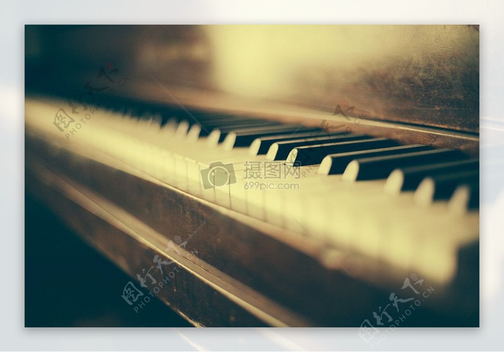 黑白色的钢琴按键