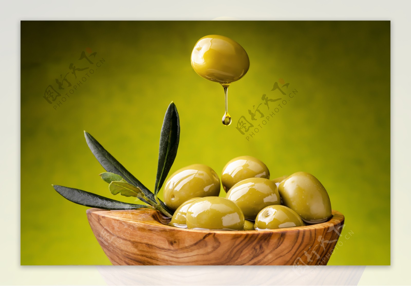 一碗橄榄油图片