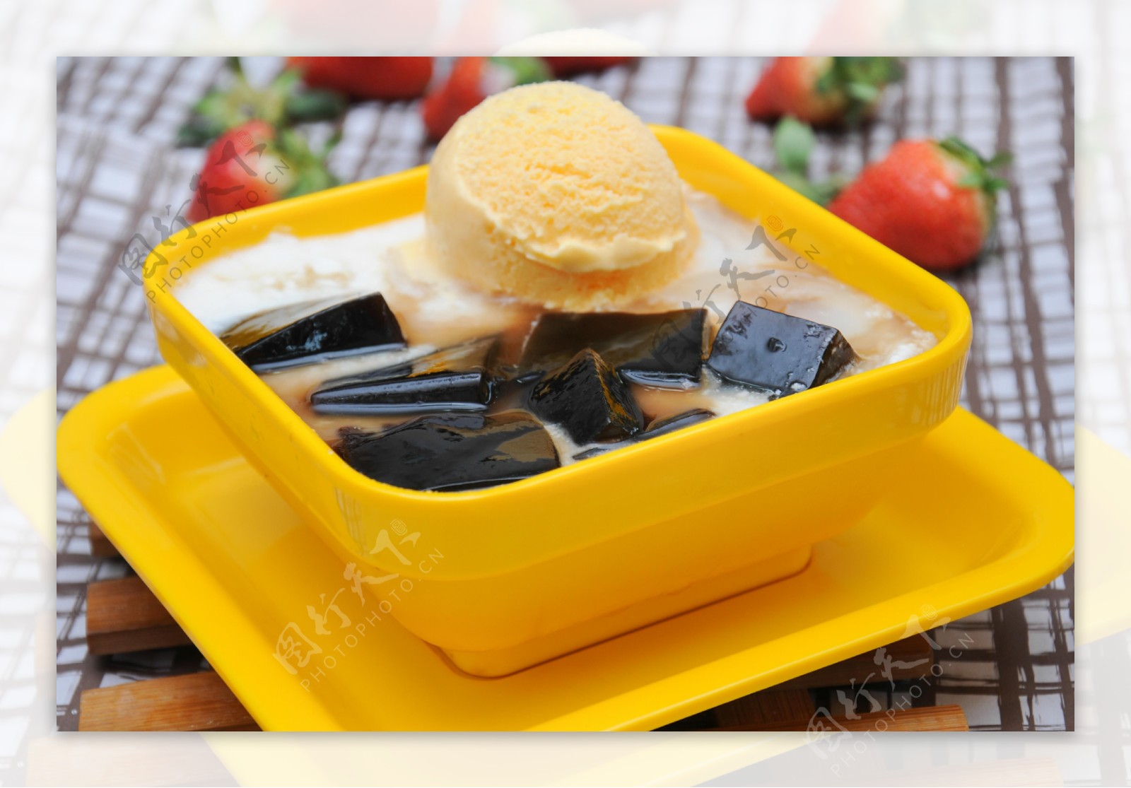 黑凉粉，是广东人夏天必吃的一道小吃，冰凉好喝，做法简单_材料_关火_糖水