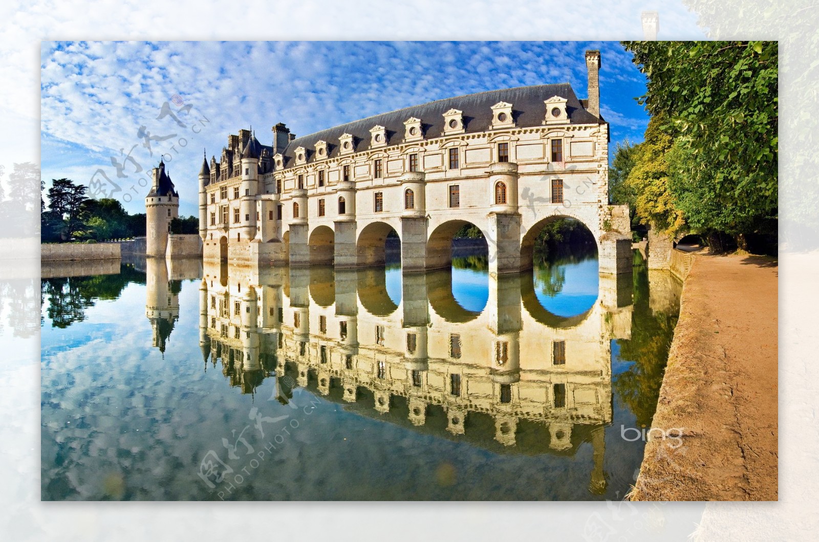 欧式水中城堡图片