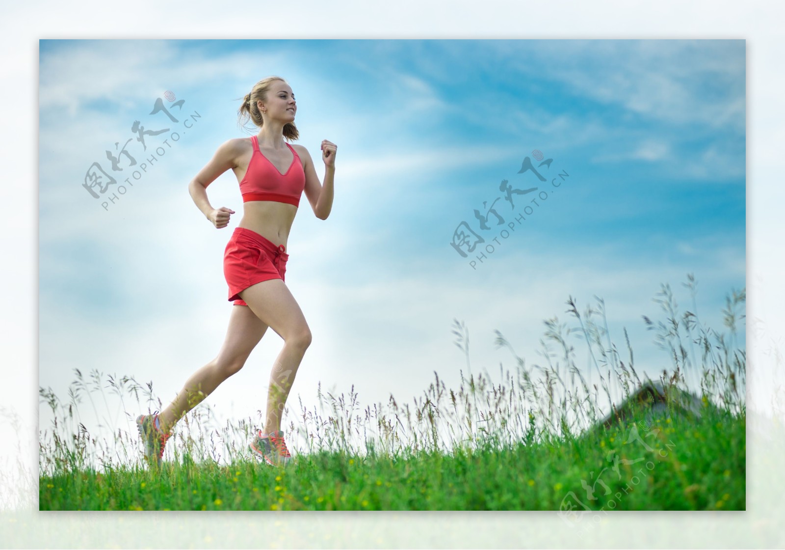 跑步健身的女人图片