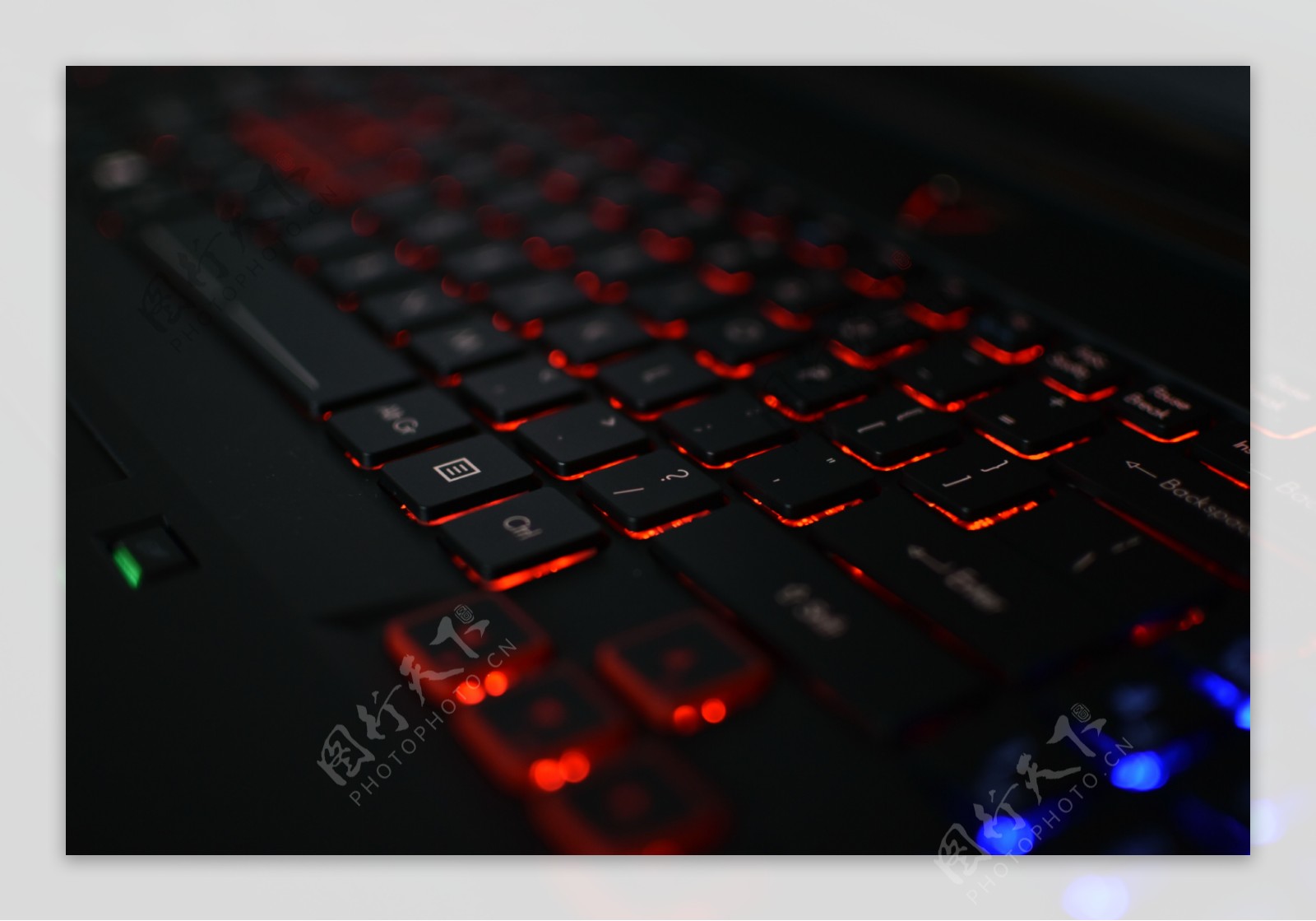 唯美黑色电脑键盘图片