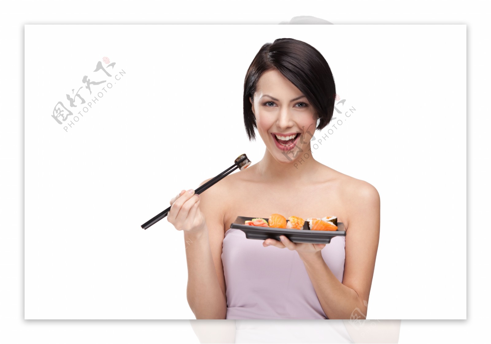 吃寿司的美女图片