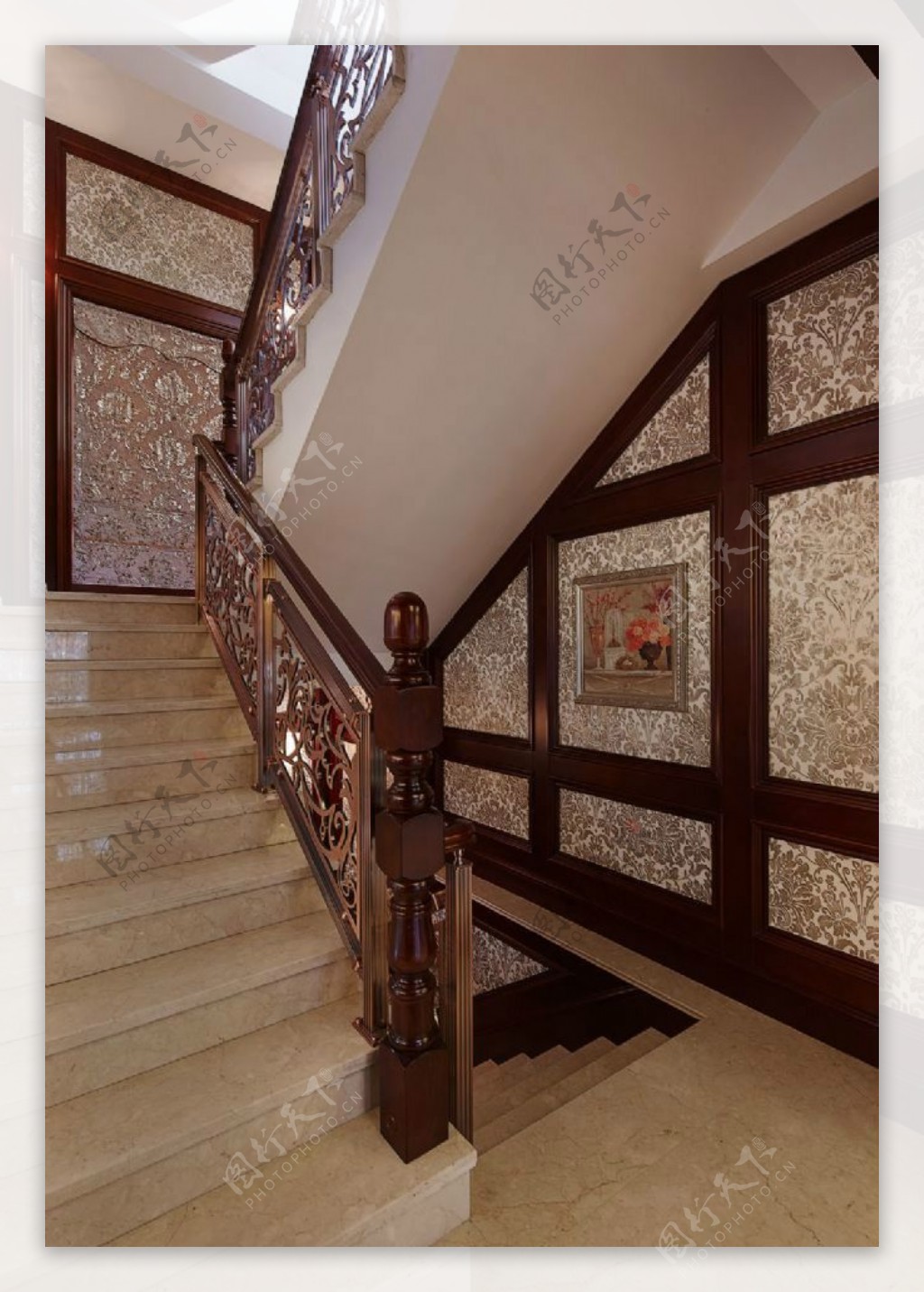 古典别墅楼梯间装修效果图