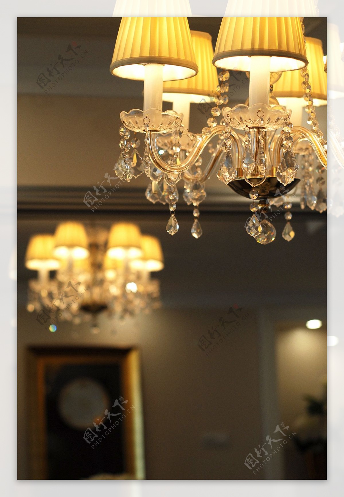 美式别墅客厅吊灯装修效果图
