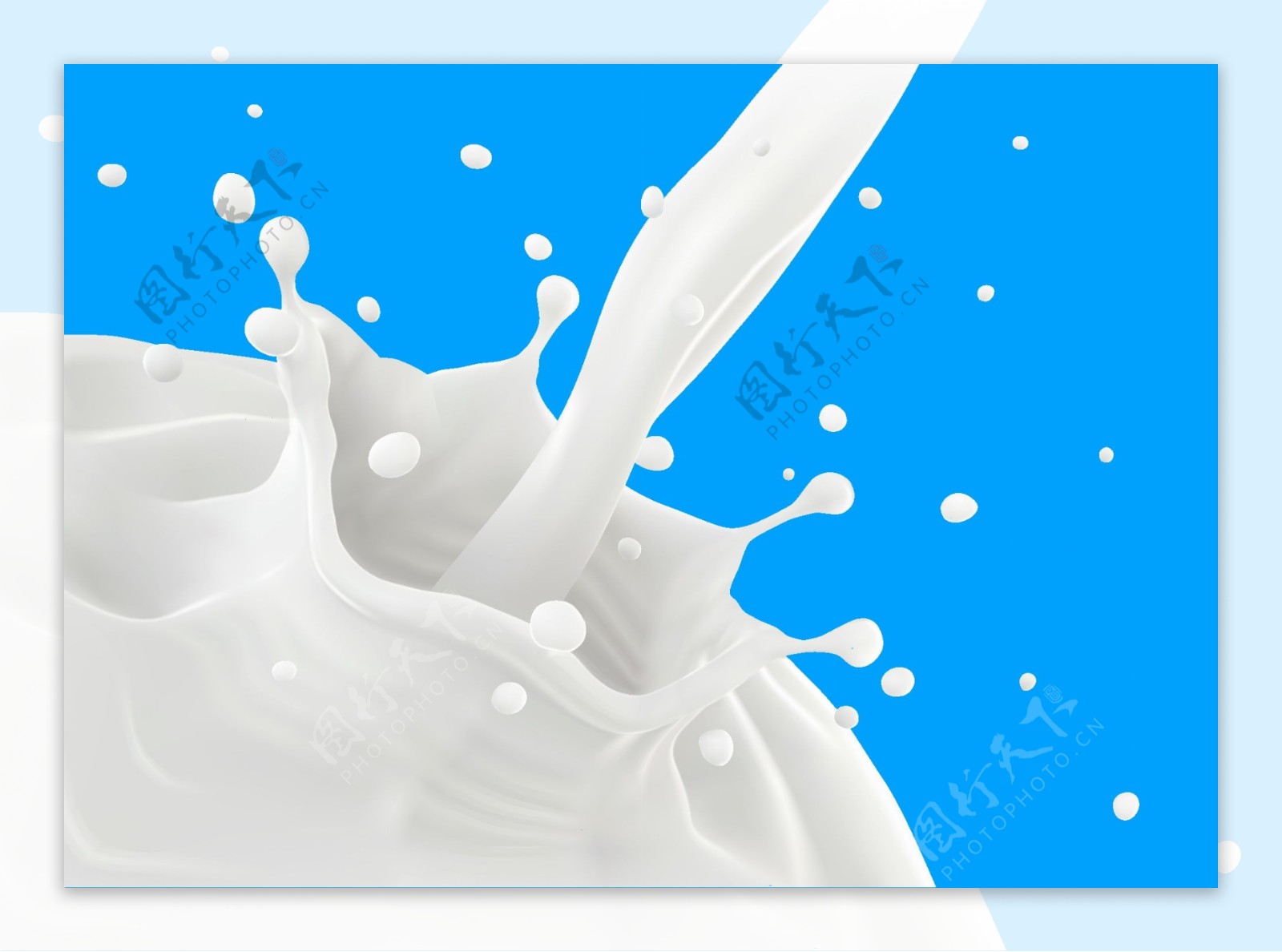倒入牛奶的奶花