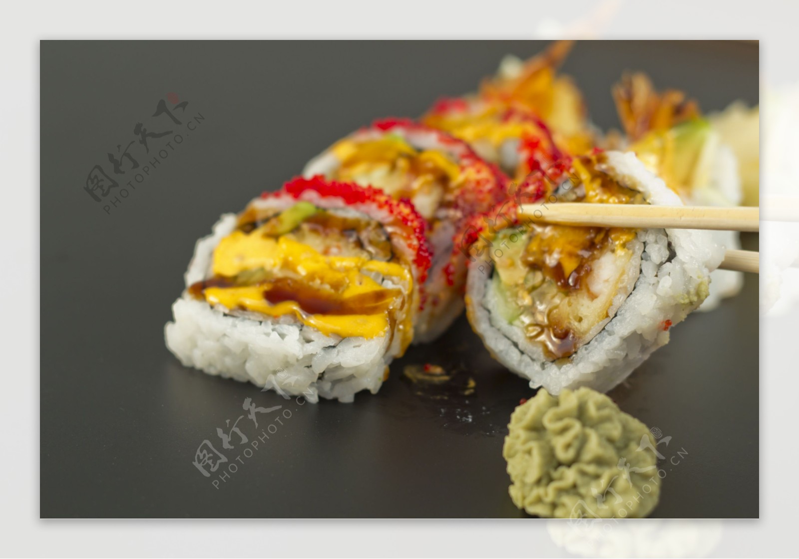 筷子与寿司料理图片