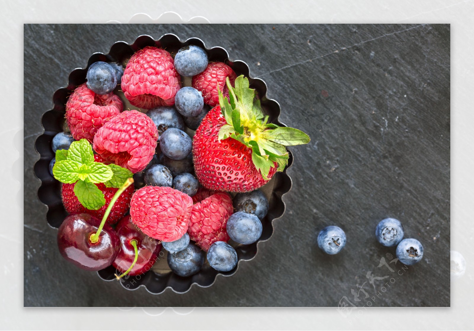 草莓蓝莓树莓图片