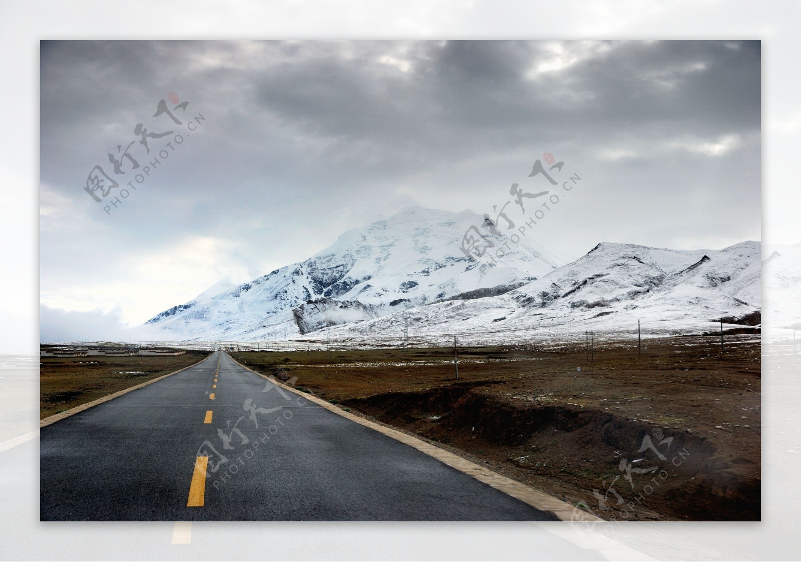 美丽的西藏雪山公路图片