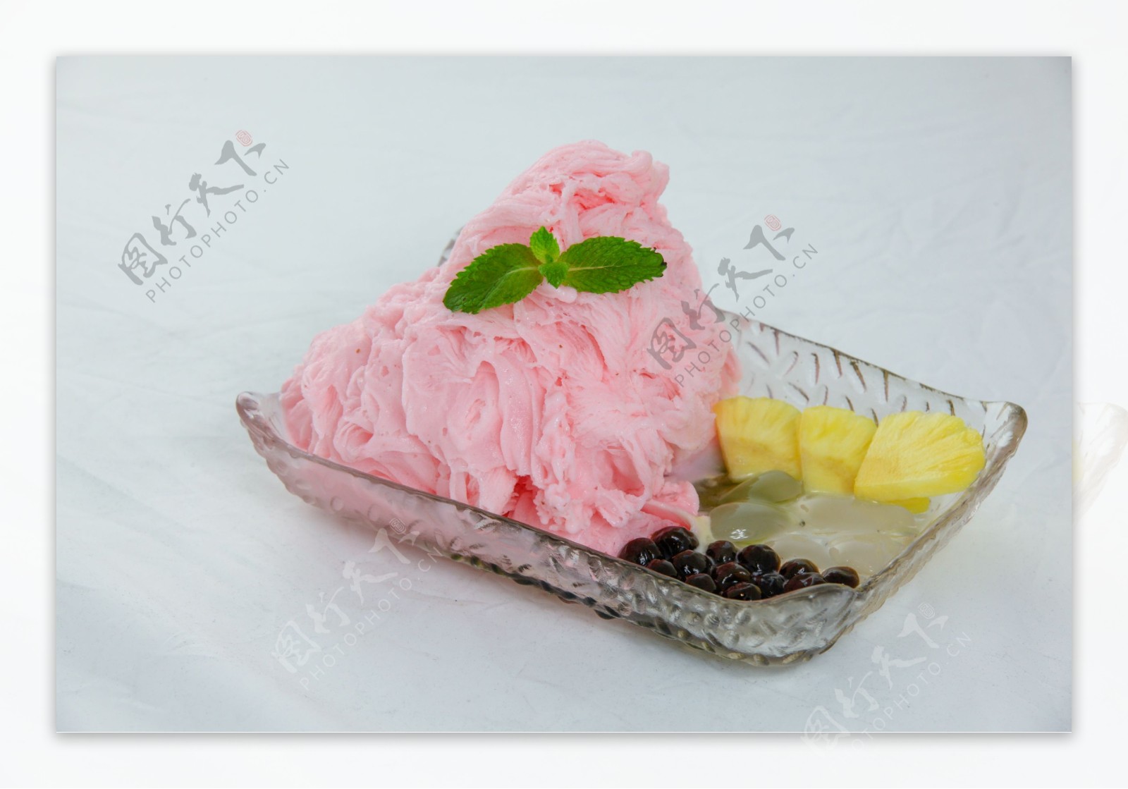 草莓牛奶绵绵冰图片