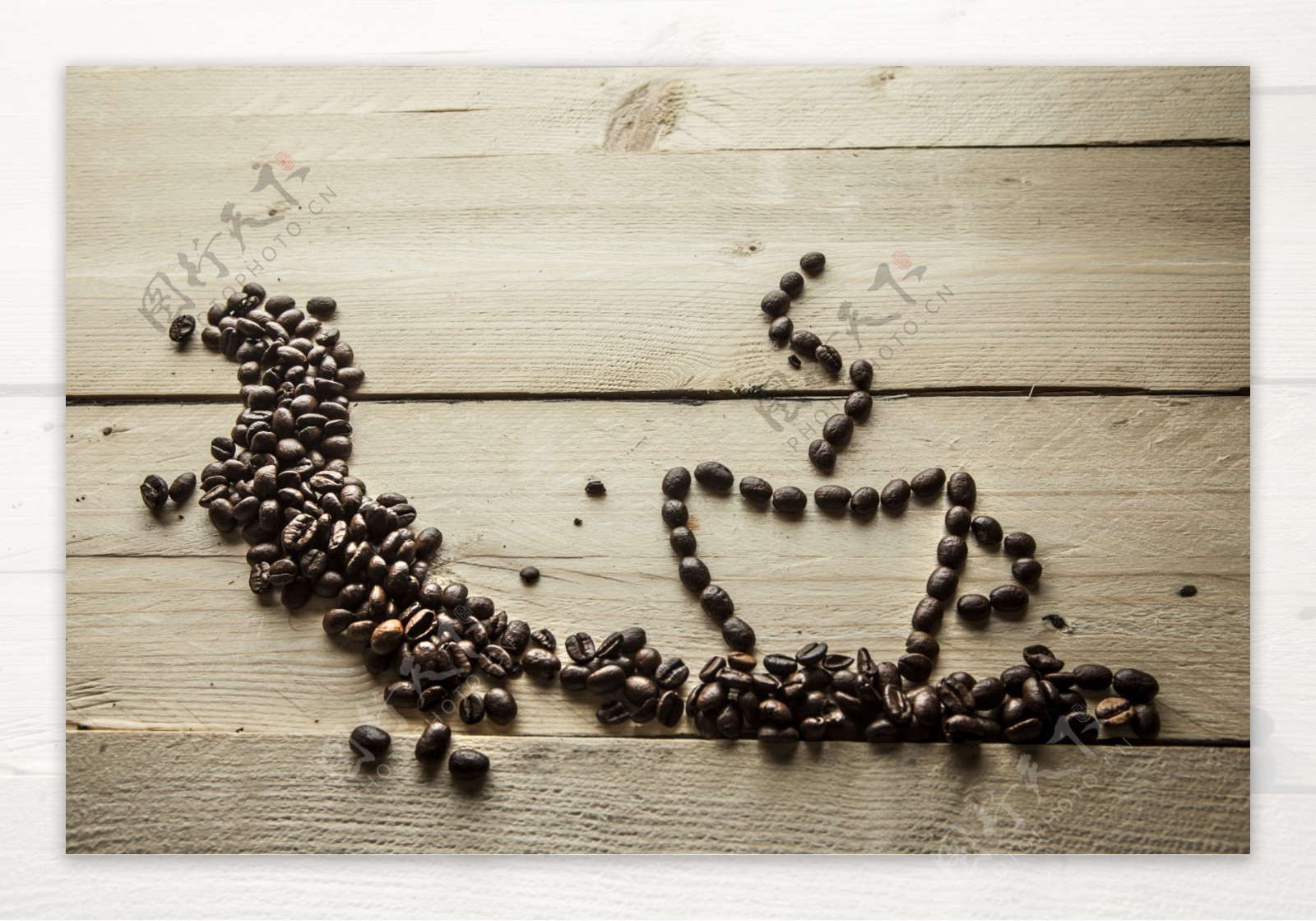 咖啡豆组成的咖啡杯子图片