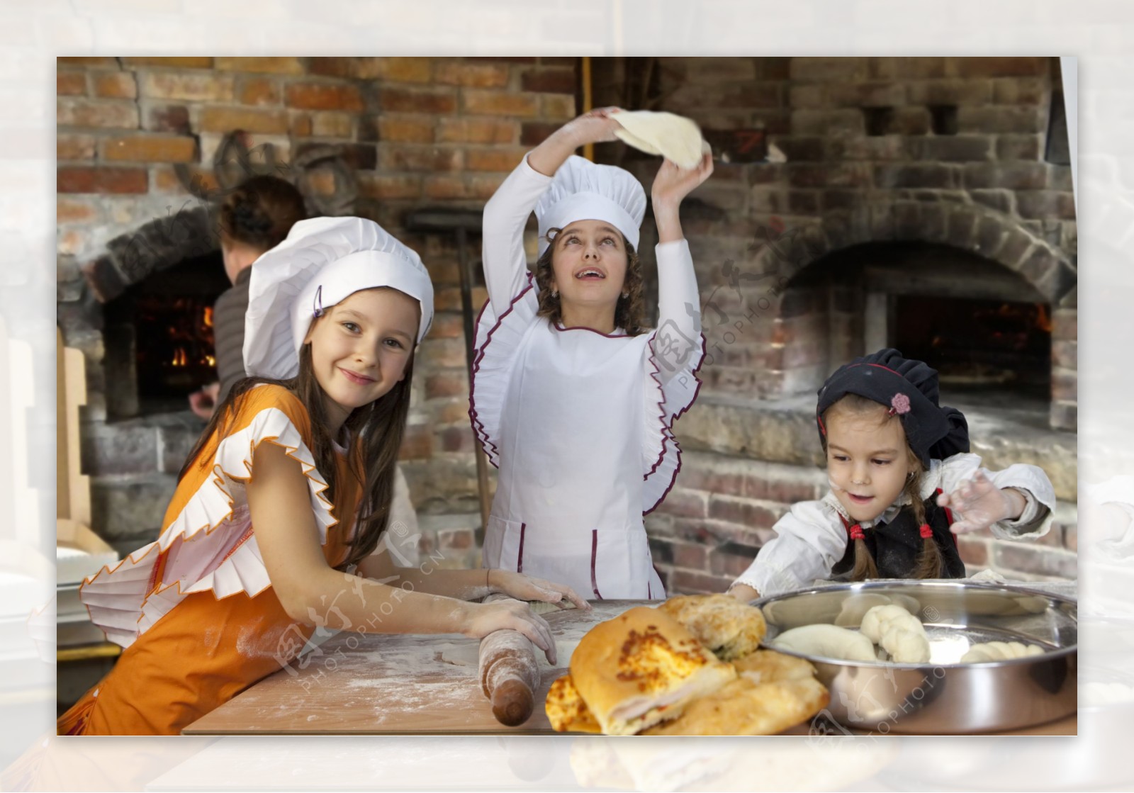 做面包的小女孩厨师图片