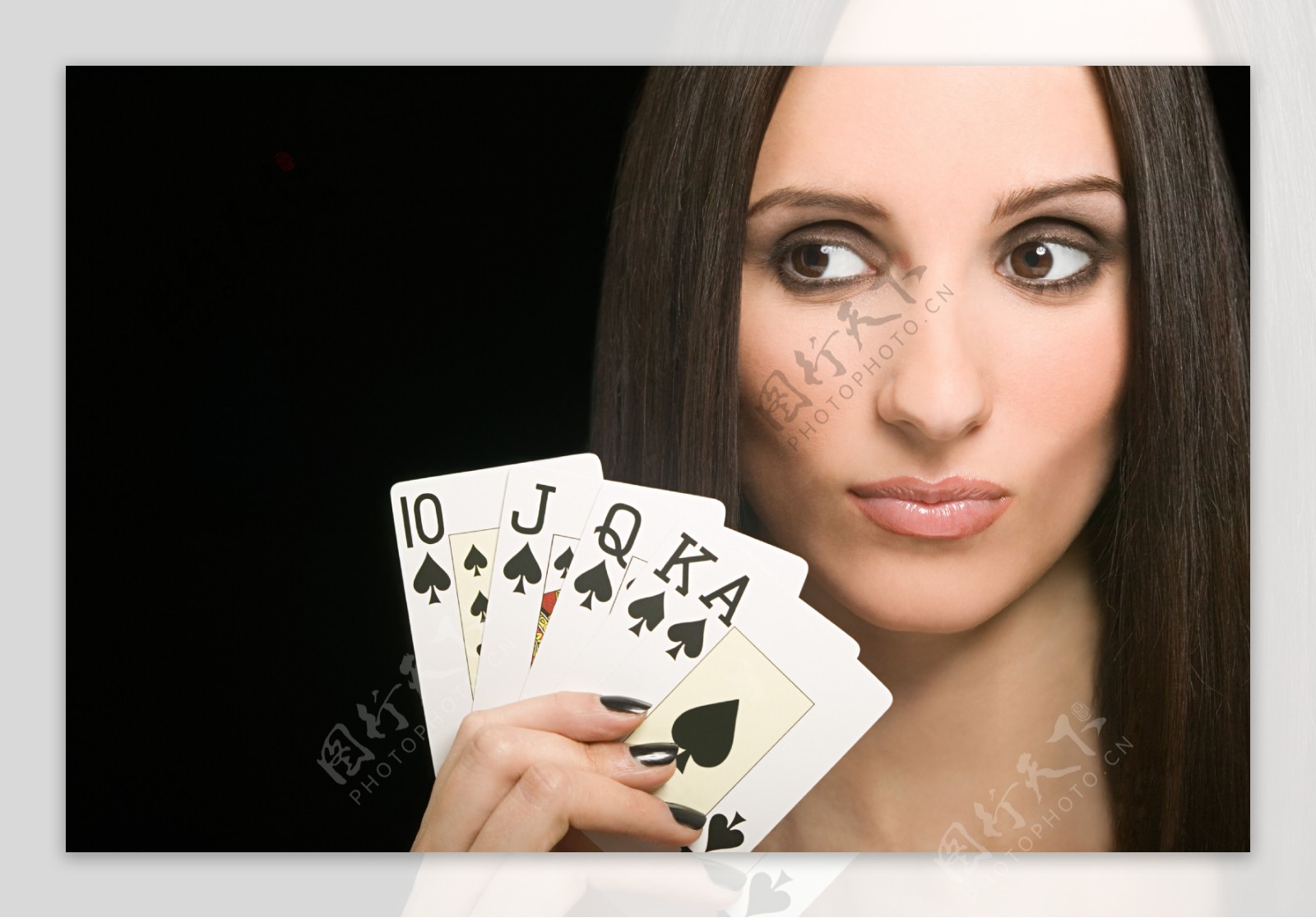 玩扑克牌的女明星图片