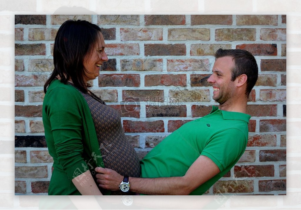 怀孕的女性和男人