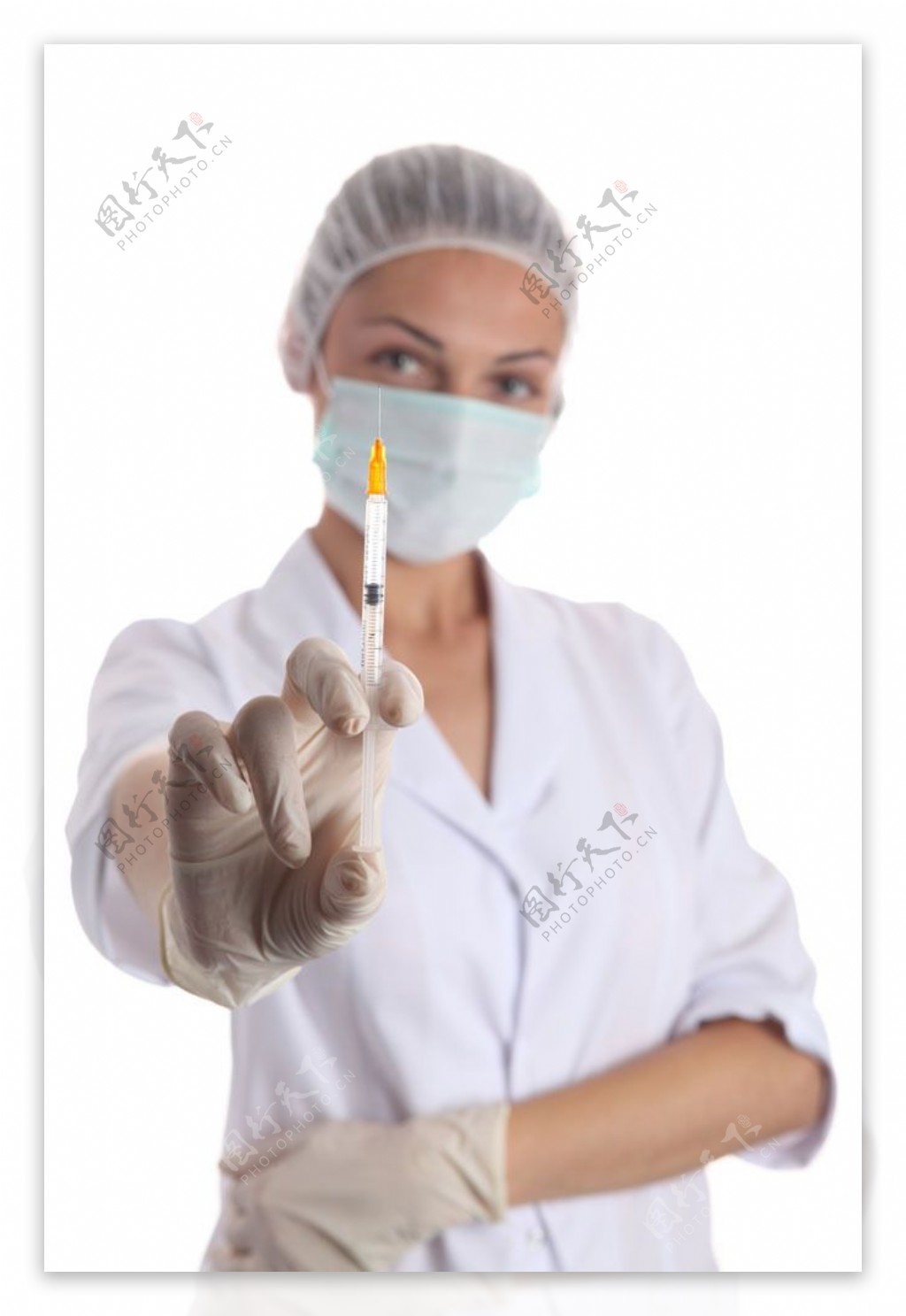 手拿注射器的护士图片