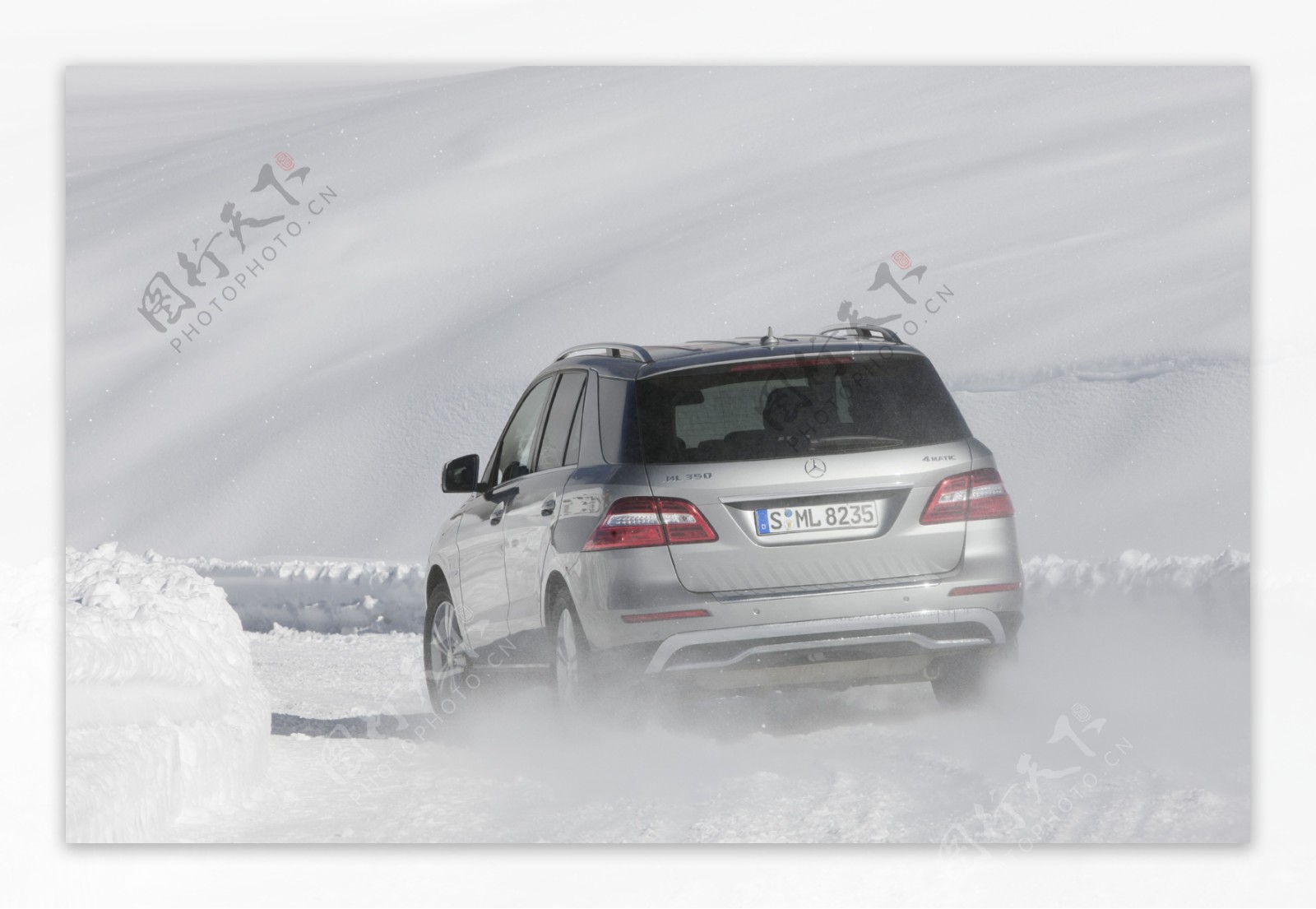 雪扩与汽车图片