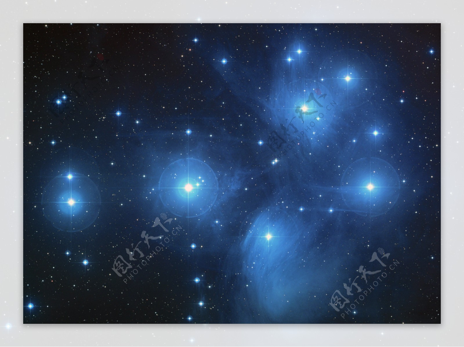 绚丽的昴星团背景图