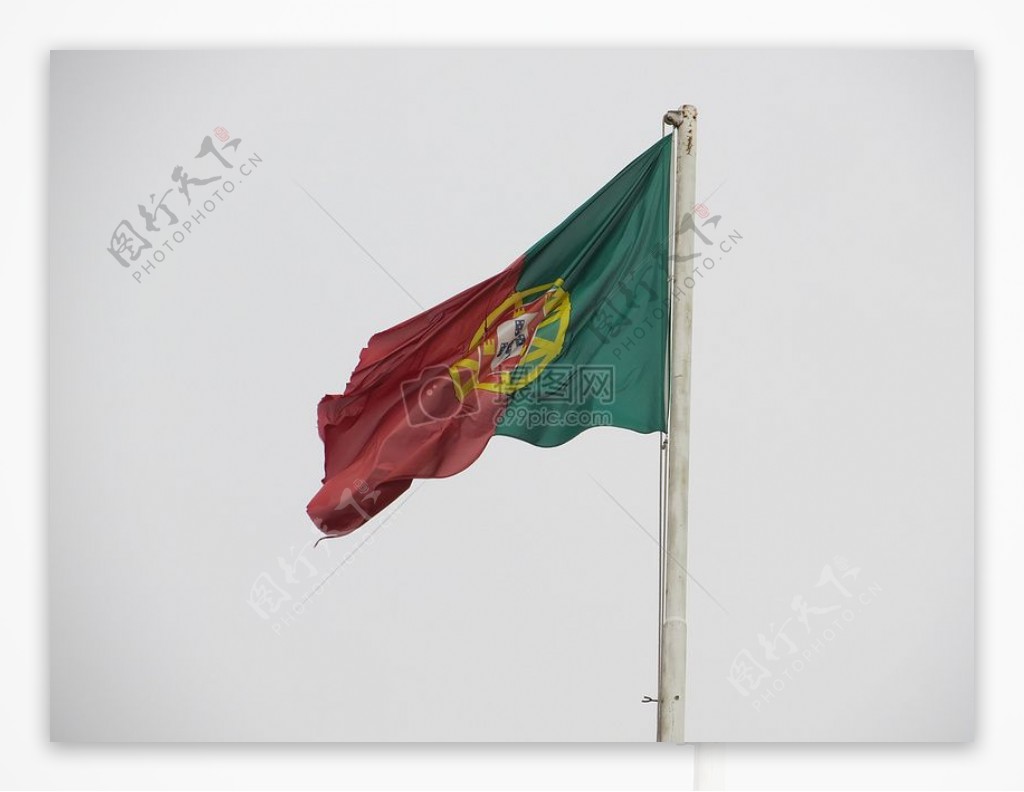 风中的葡萄牙旗帜