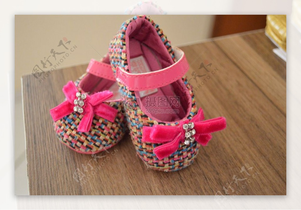 粉色的儿童鞋