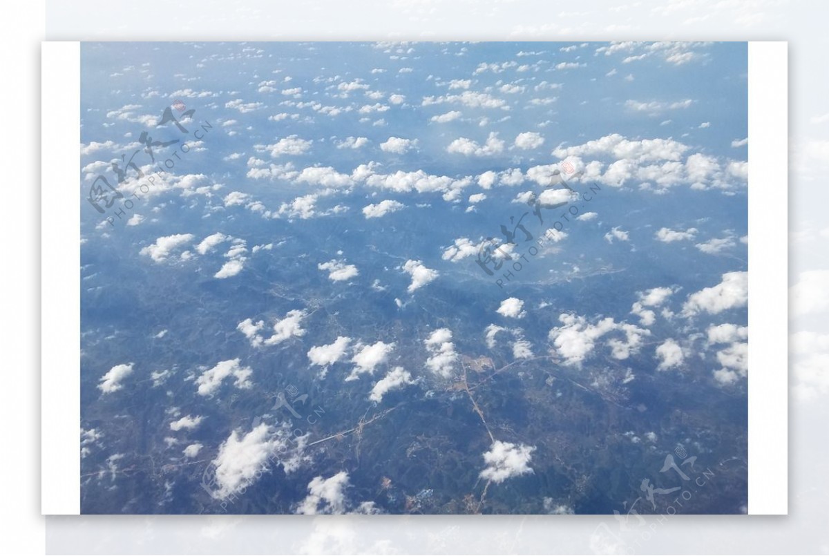 飞机上云朵