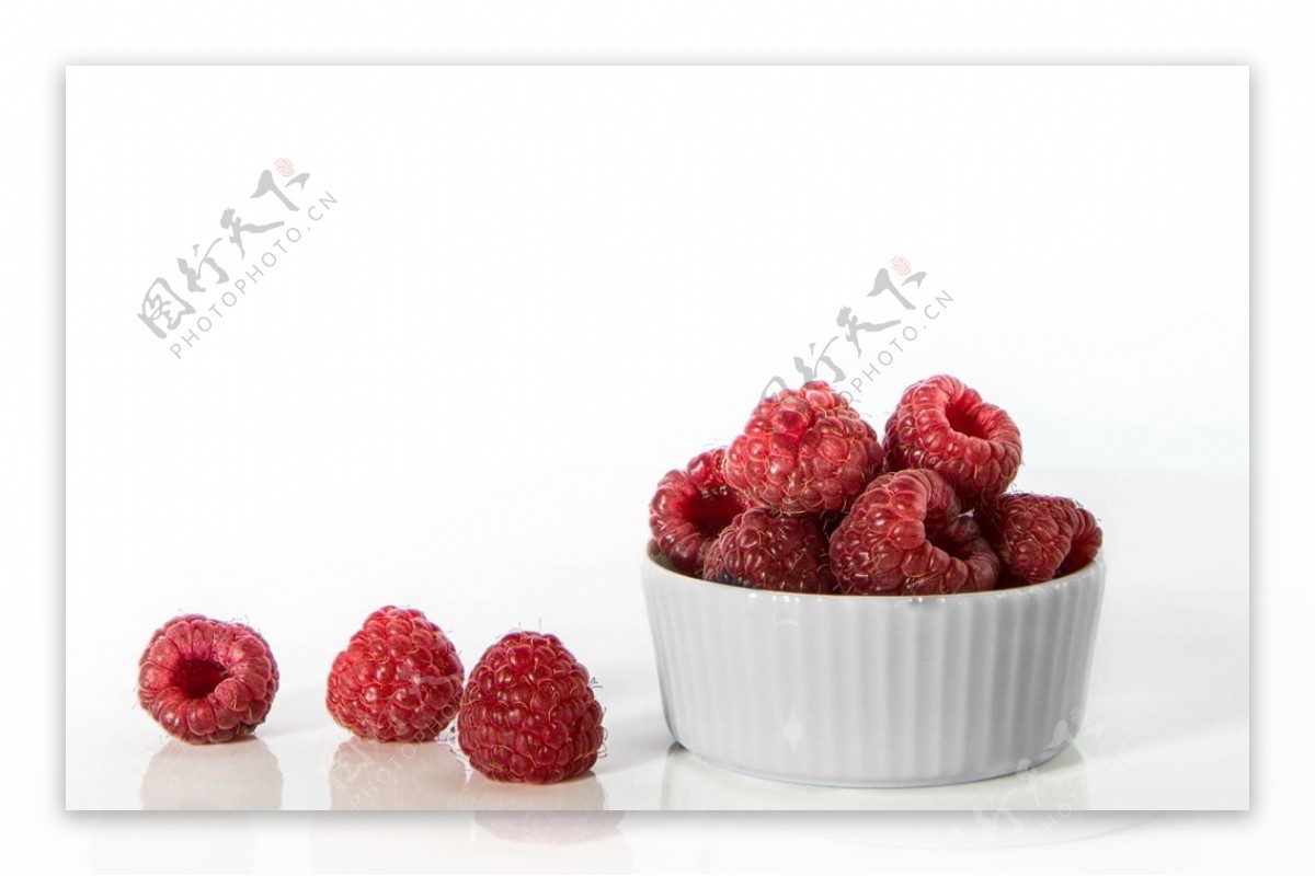 红色树莓浆果