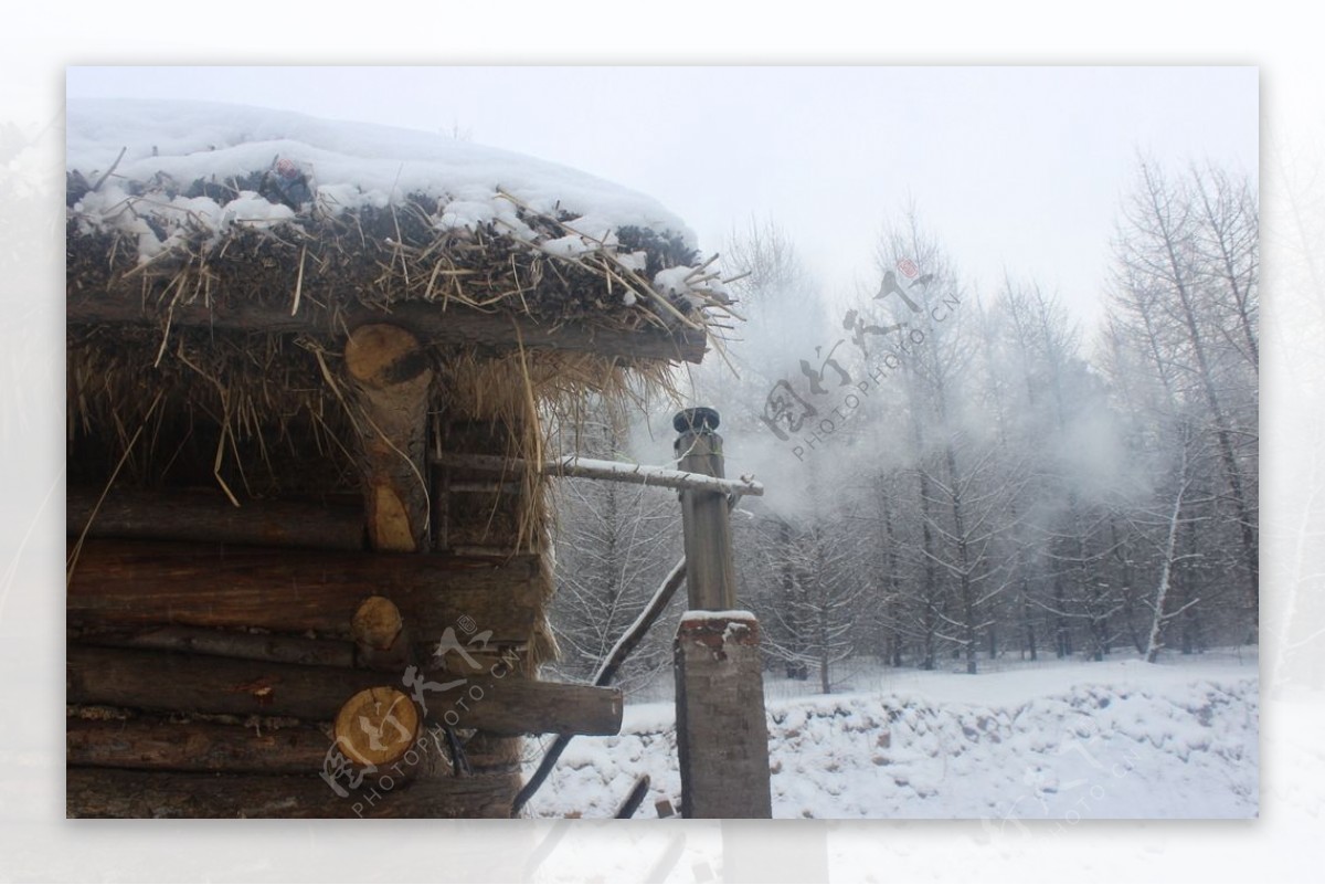 雪山中的茅屋