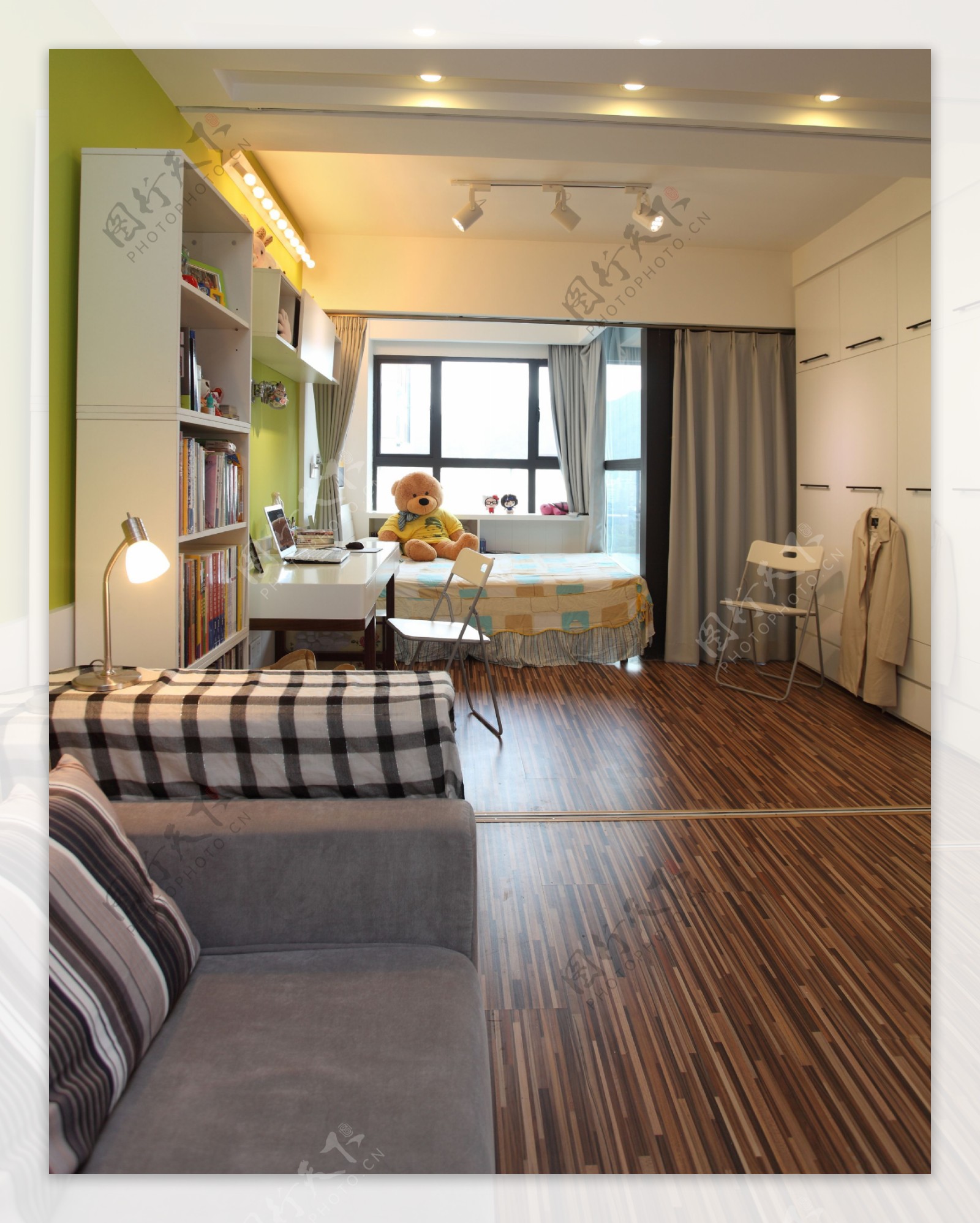 一居室现代简约风格玄关沙发装修效果图