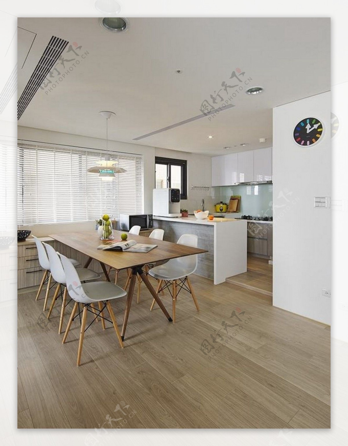 现代简约风室内设计餐厅木地板效果图
