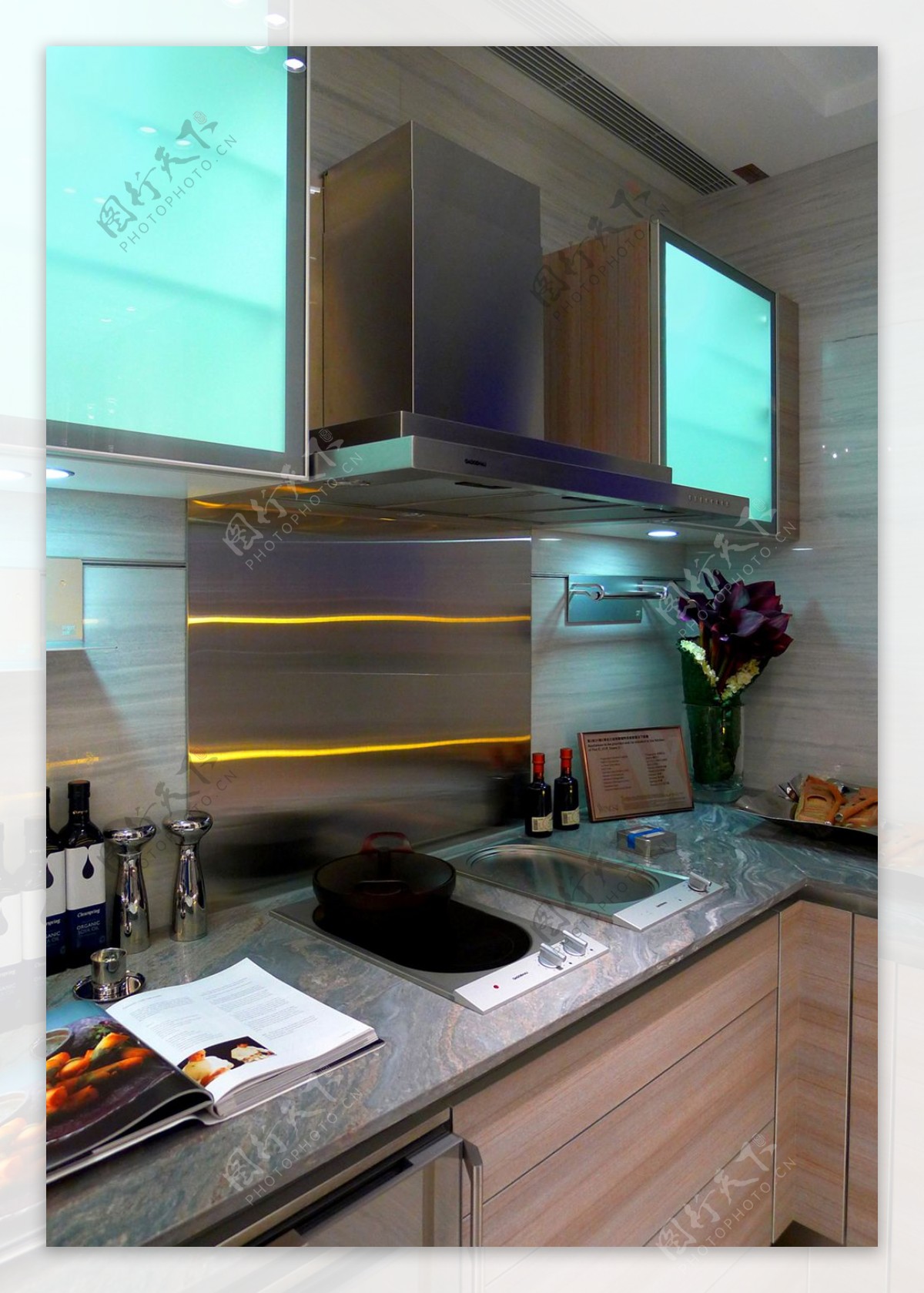 现代简约风室内设计厨房效果图集成灶