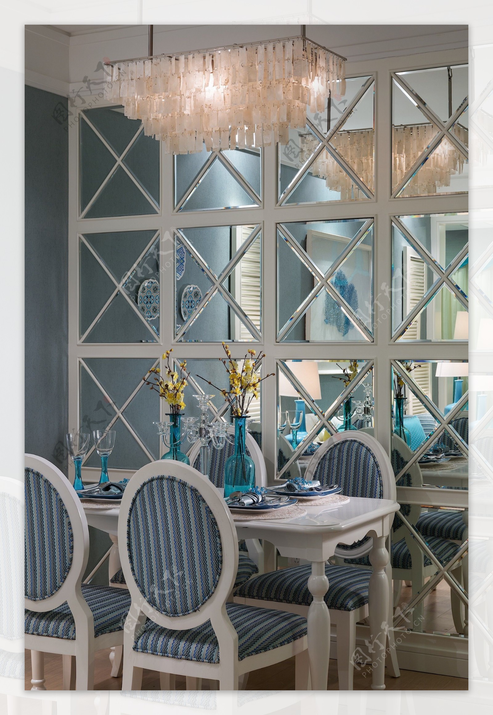 现代餐厅镜子背景墙装修效果图 – 设计本装修效果图