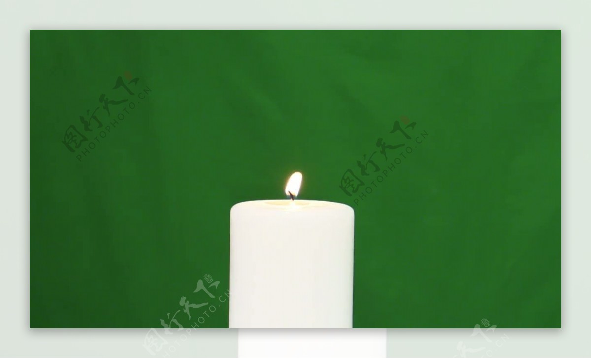 绿色屏幕上的蜡烛