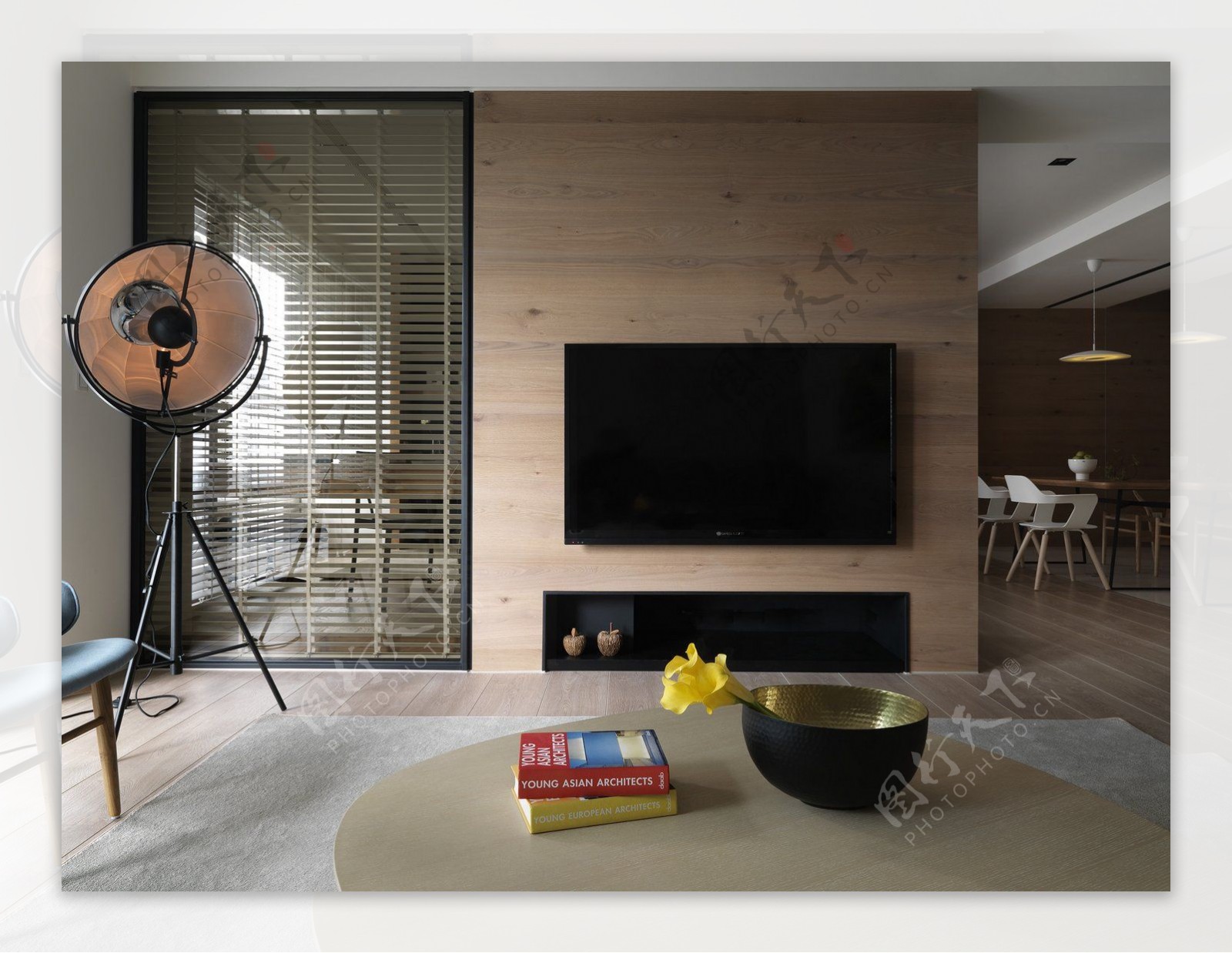 现代简单客厅浅色茶几室内装修效果图