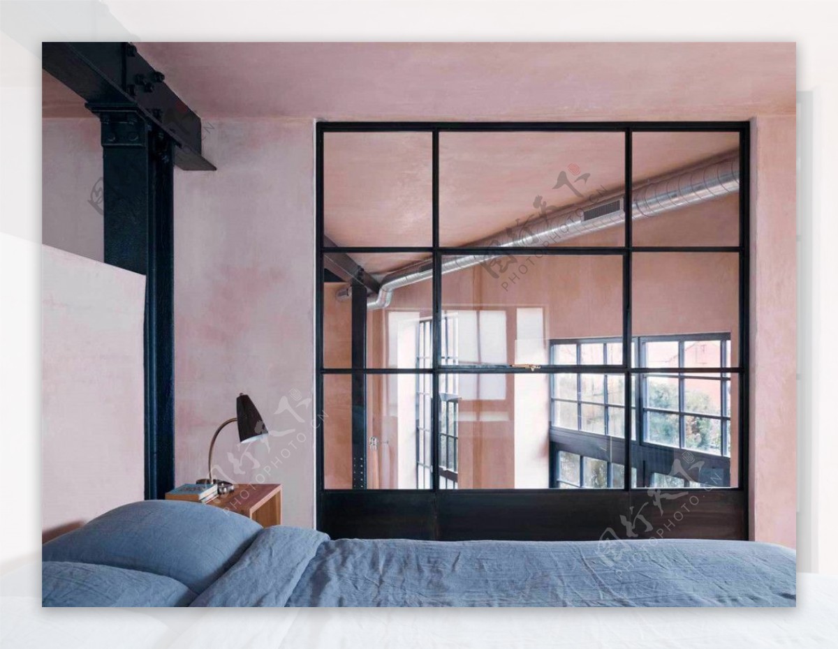 北欧清新浅粉色背景墙卧室室内装修效果图